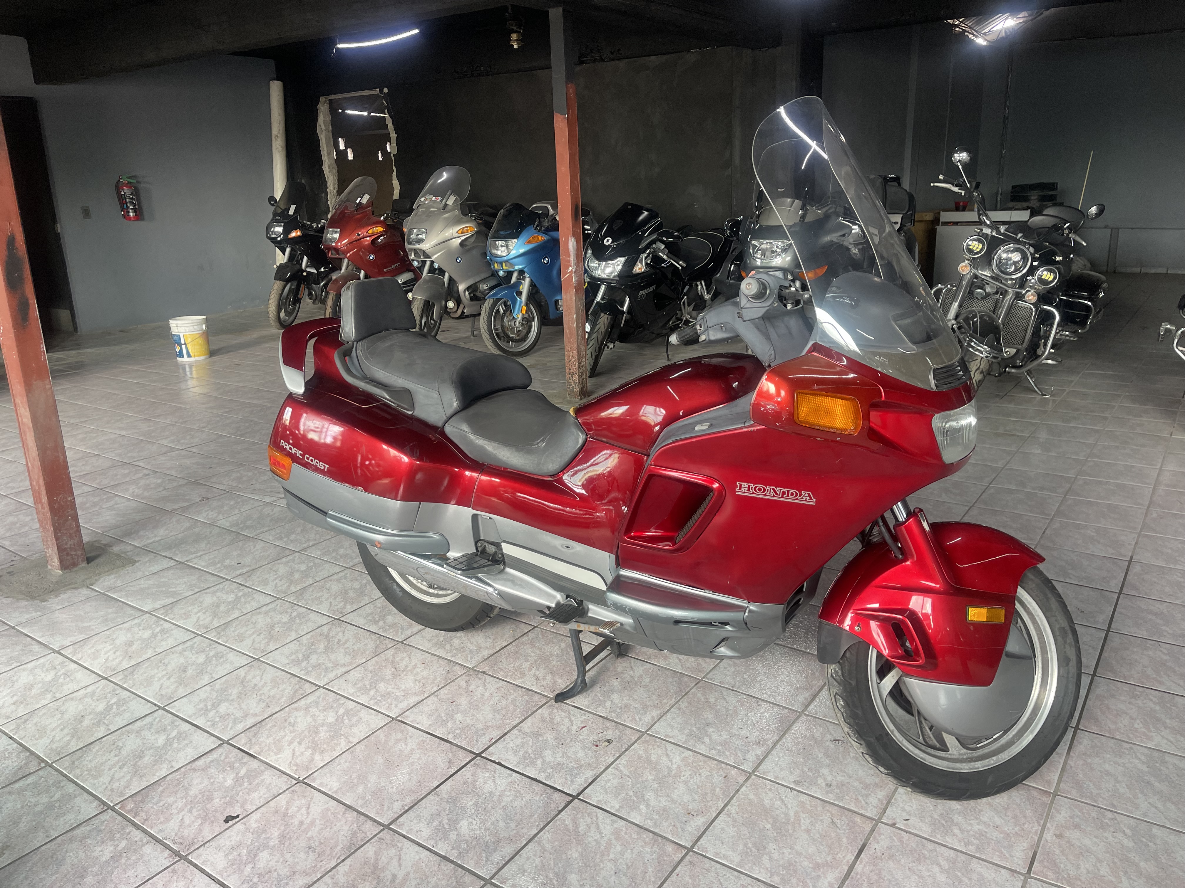 Honda pacific coast 800 1990 image 3