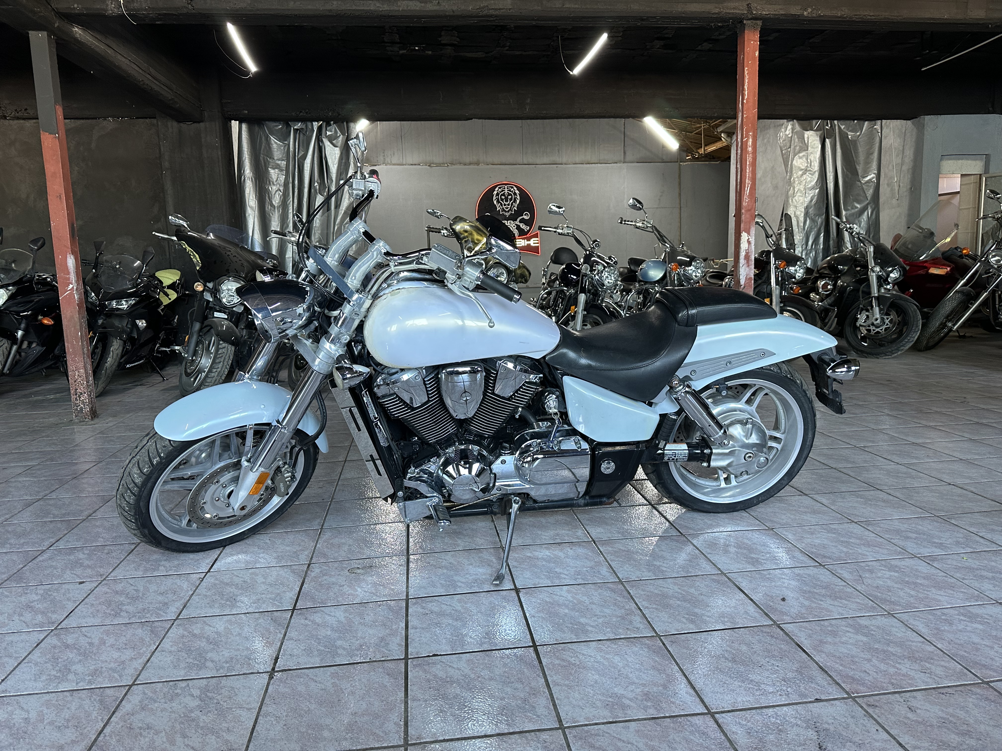 Product image for VTX Custom 1800 2008